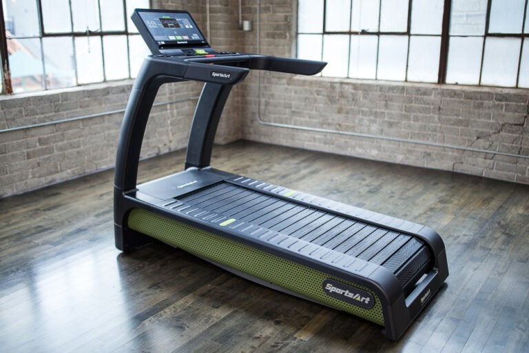 SportsArt G690 Verde Status ECO-POWR™ Treadmill – Premium Commercial Performance