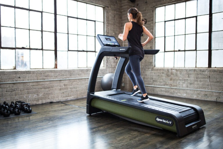 SportsArt G690 Verde Status ECO-POWR™ Treadmill – Premium Commercial Performance