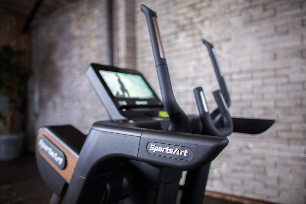 SportsArt V886-16″ Versa Cross Trainer