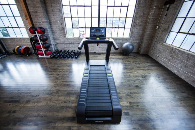 SportsArt G690 Verde Status ECO-POWR™ Treadmill – Premium Commercial Performance
