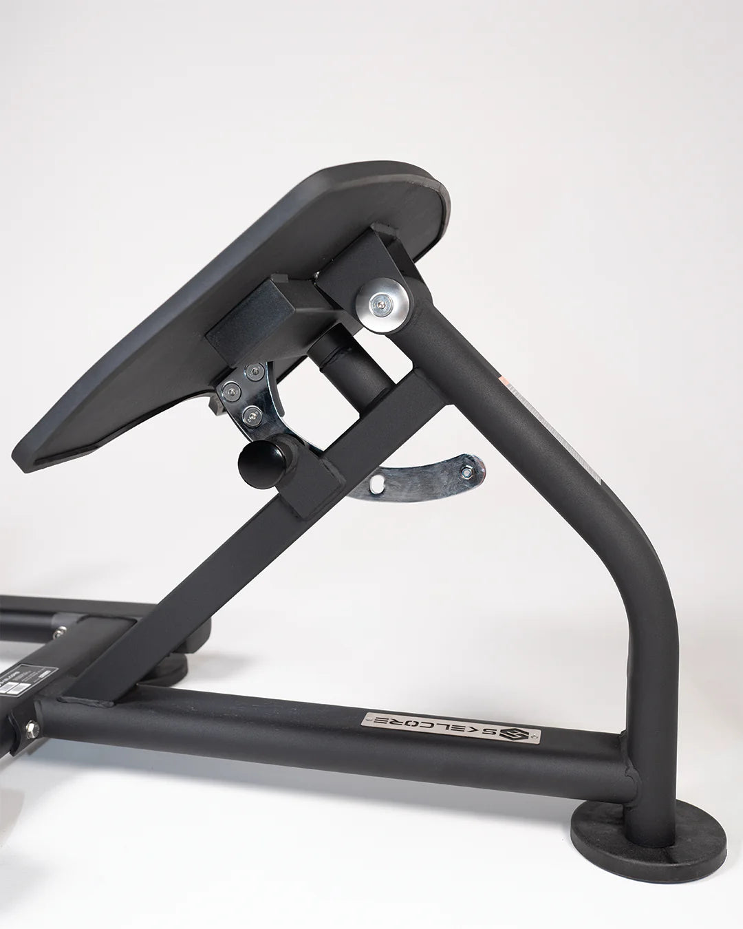 Skelcore Pro Plus Series Hip Glute Machine