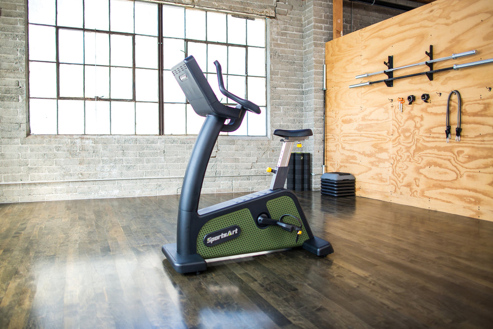 SportsArt G576U Status ECO-POWR™ Upright Cycle – Self‑Powered Commercial Bike with Enhanced Comfort & Durability