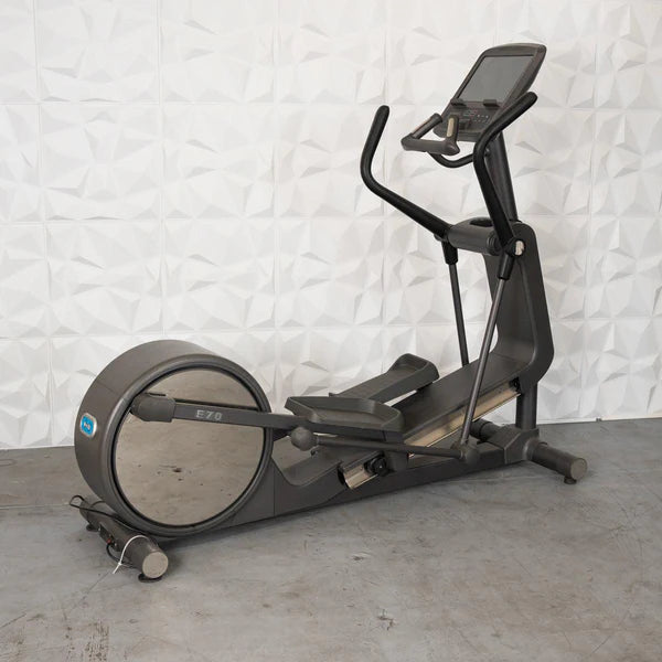 Commercial Elliptical Trainer - Touch Screen - Muscle D Fitness - Cardio - Cross Trainer