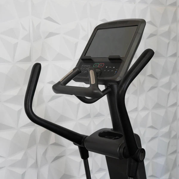 Commercial Elliptical Trainer - Touch Screen - Muscle D Fitness - Cardio - Cross Trainer
