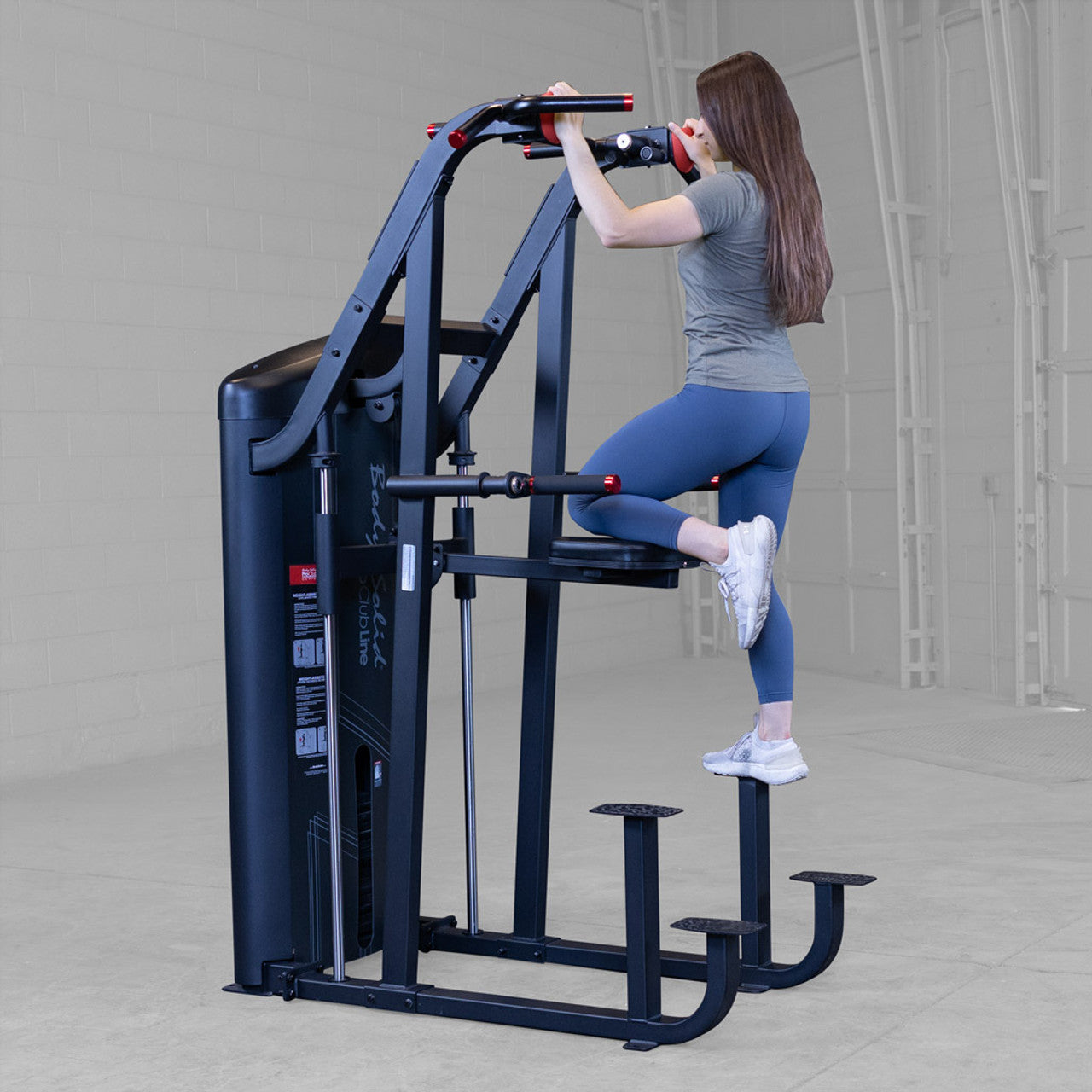 S2ACDX- Pro ClubLine  Vertical Knee Raise