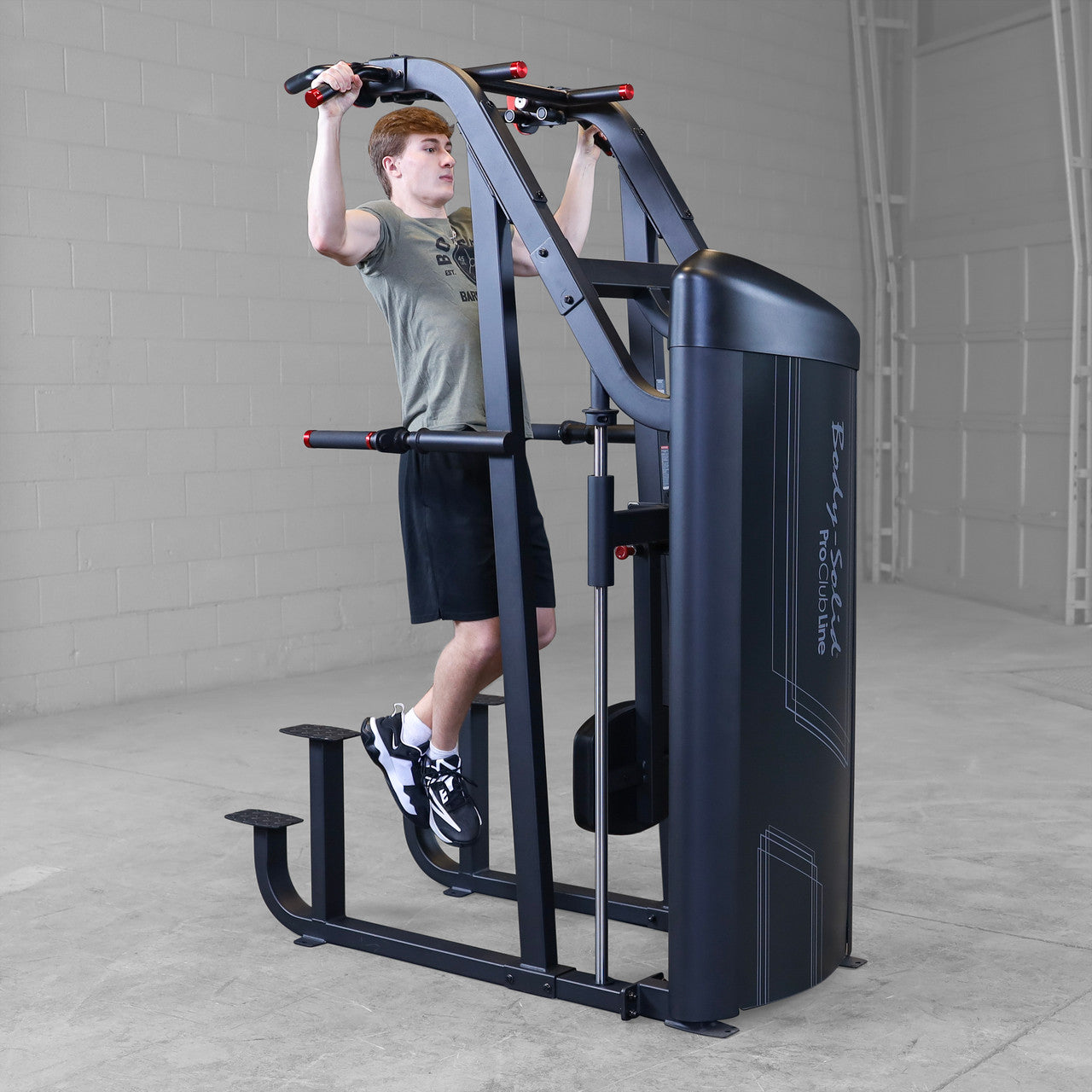 S2ACDX- Pro ClubLine  Vertical Knee Raise