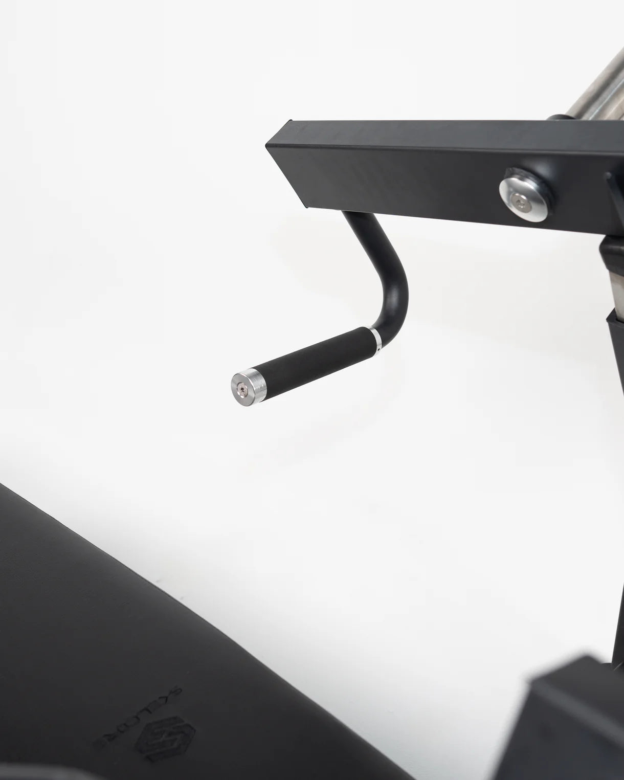 Skelcore Pro Plus Series Converging Adjustable Chest Press
